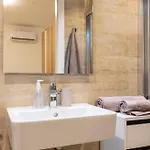 Beautiful Modern 2br Apartment *