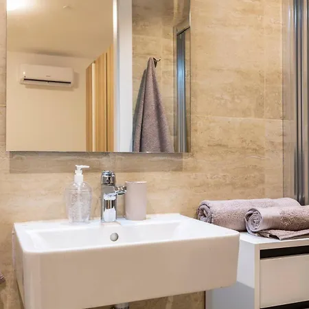 Beautiful Modern 2br Lejlighed *