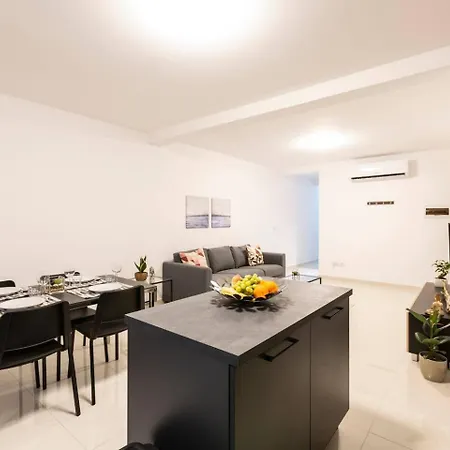 דירה Beautiful Modern 2br *