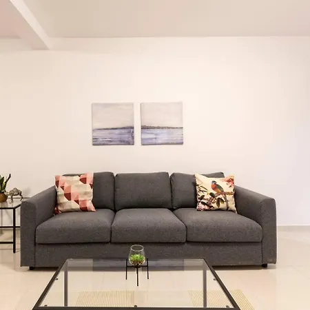 Beautiful Modern 2br *