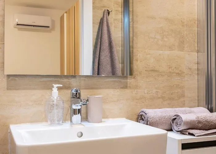 Beautiful Modern 2br דירה *